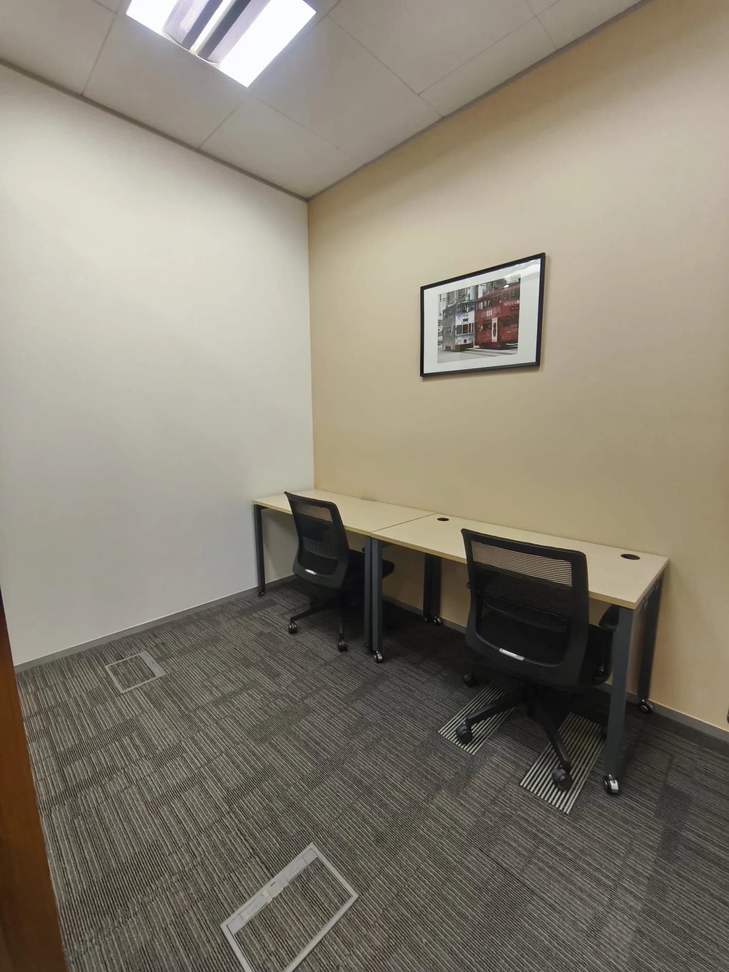 CK Office Suites 19F Private Offices at Cheung Kong Center